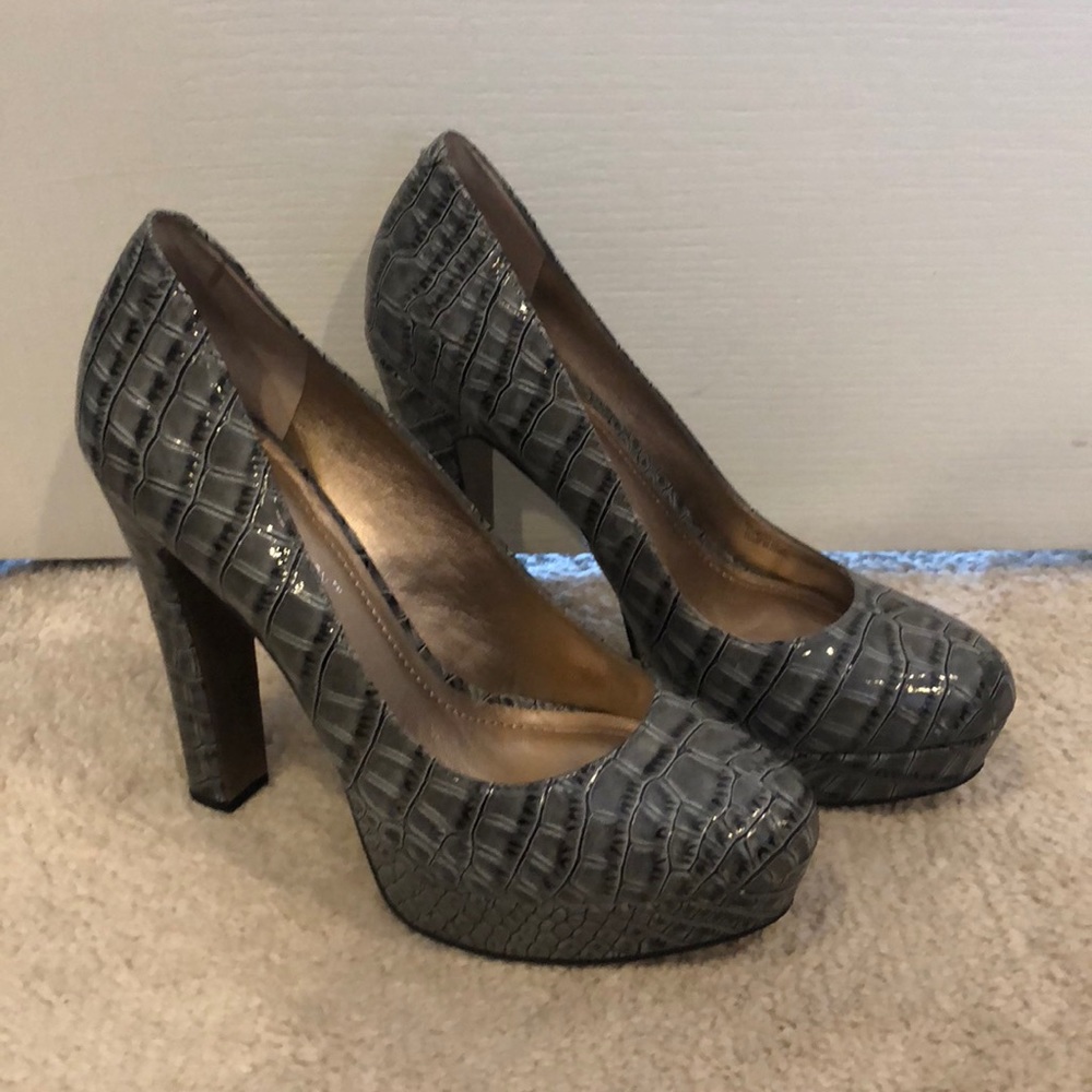BCBGeneration crocodile grey pattern pumps, 7.5